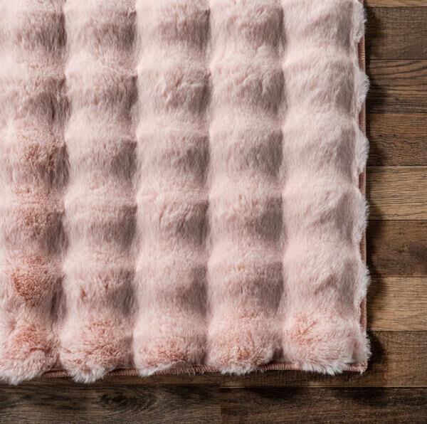 Dekoratif Pudra Peluş Halı – Kaymaz, Kolay Temizlenen, Yumuşak Dokulu