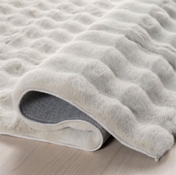 Dekoratif Taş Peluş Halı – Kaymaz, Kolay Temizlenen, Yumuşak Dokulu