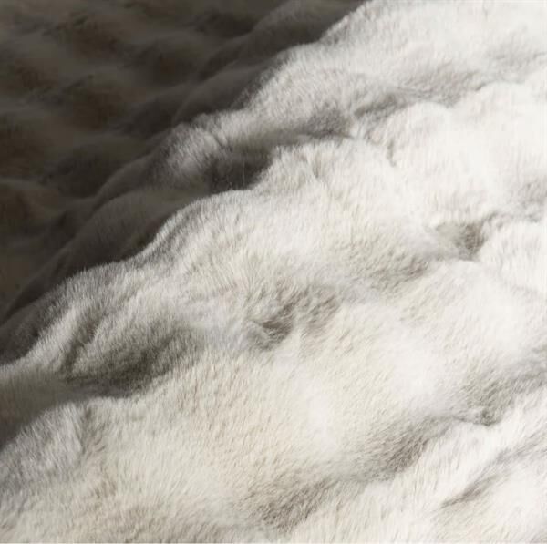 Dekoratif Taş Peluş Halı – Kaymaz, Kolay Temizlenen, Yumuşak Dokulu