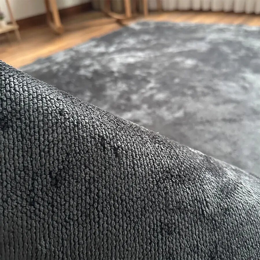 Velvet Touch İpeksi Dokuma Pamuk Viskon Parlak Halı Antrasit Gümüş
